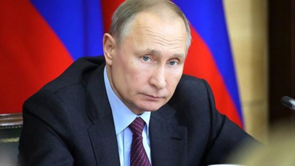 В этом году Путин не станет общаться с россиянами по «прямой линии» В этом году Путин не станет общаться с россиянами по «прямой линии»